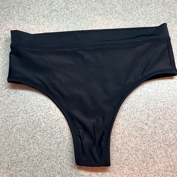 Reversible two piece bathing suit Fae Swim Bikini multicolored stripe & Black - Picture 9 of 14